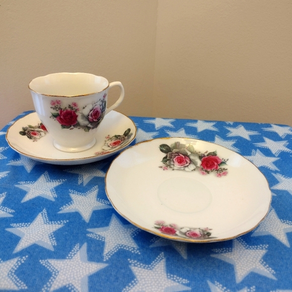 1 Teacup & 2 saucers Vintage - Picture 2 of 7